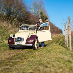 Citroen 2CV Ente mieten bei www.rentaclassic.swiss